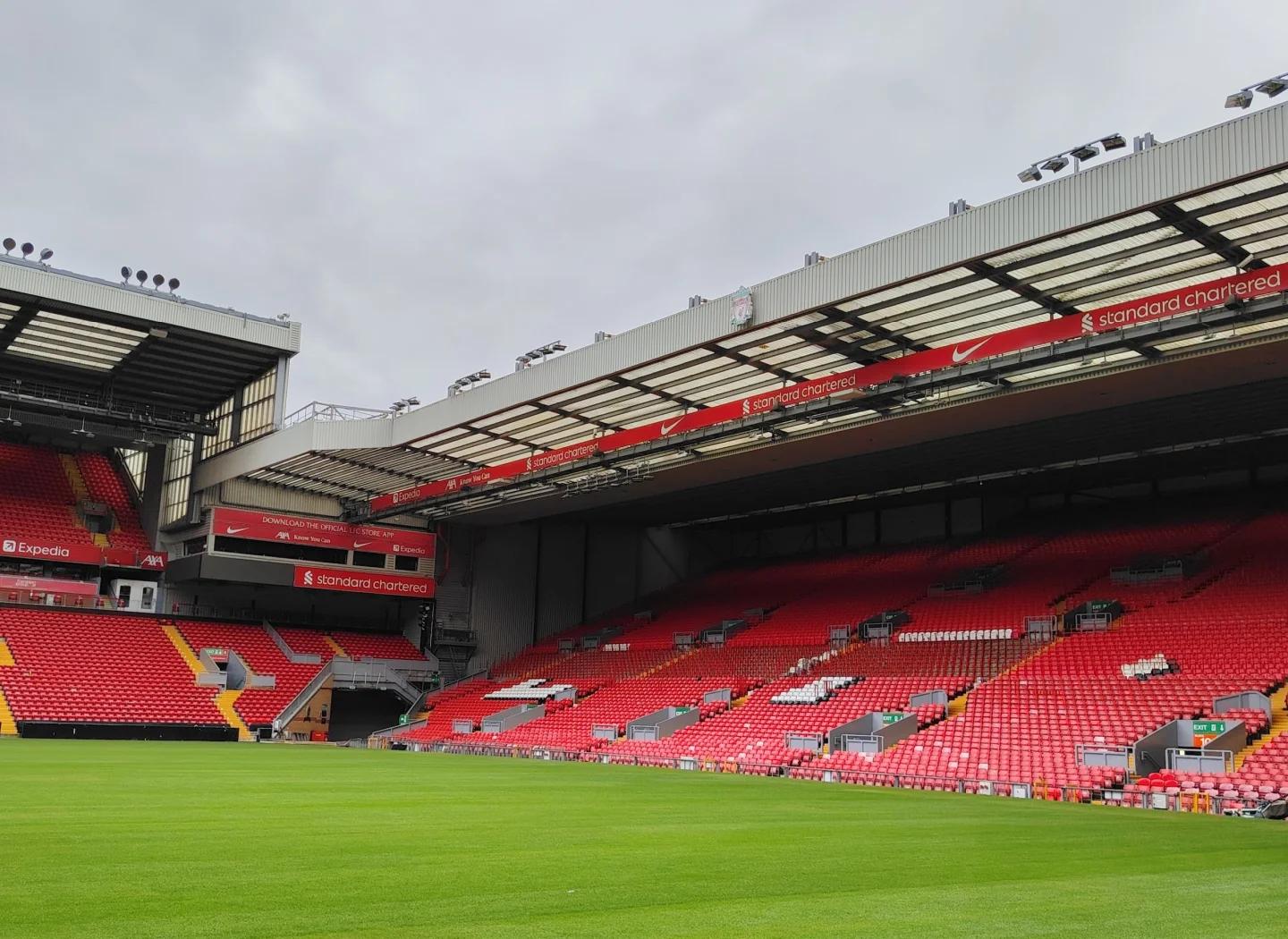 2：0！门神多次神扑+莱万破球荒 巴萨4分钟2球赢下德比 甩皇马7分