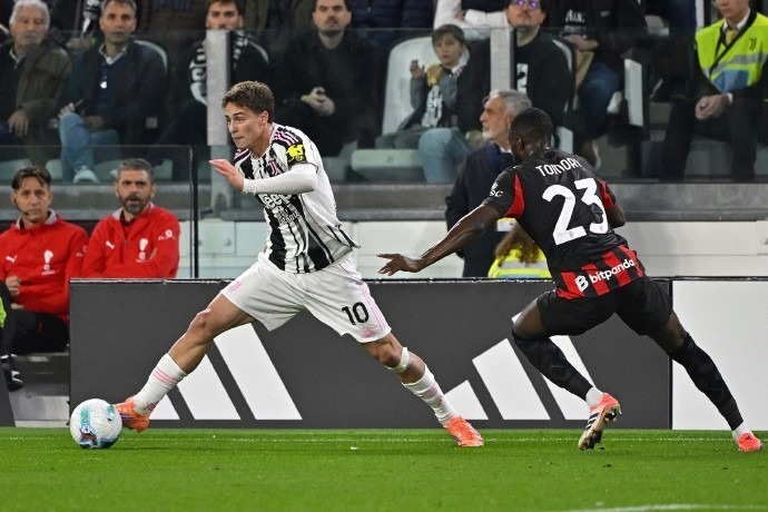 差点绝杀！字母哥抢断詹姆斯雄鹿客场胜湖人，詹姆斯26分9篮板10助攻