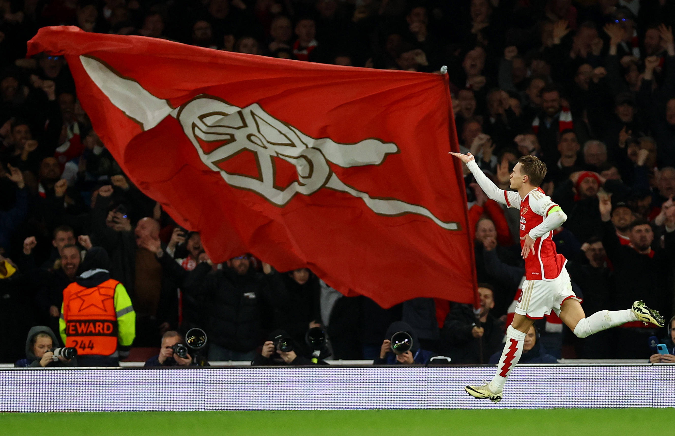 小里弗斯：火箭未达预期且合适交易对象不多，不知他们该如何破局