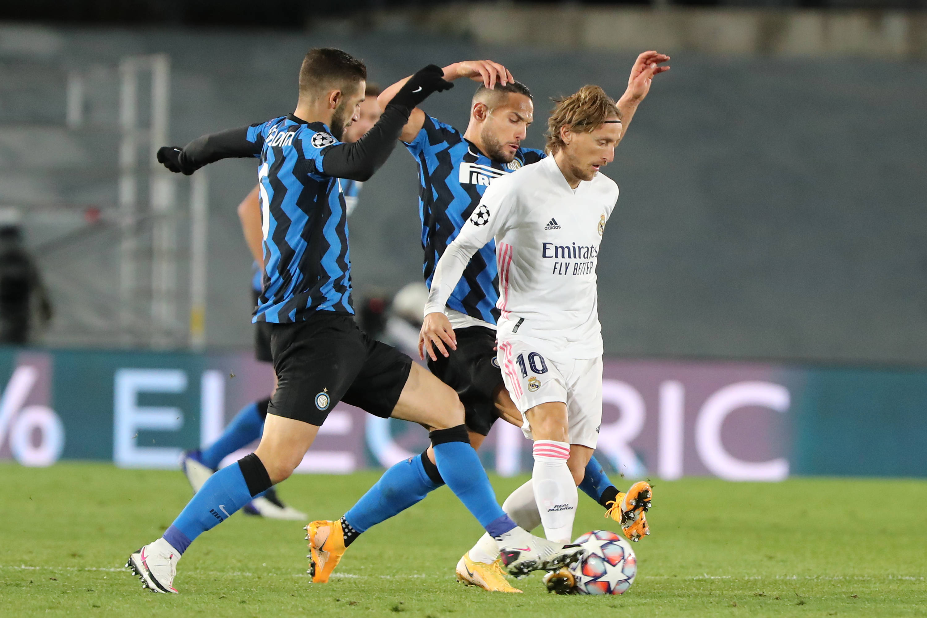 国足新年首次公开训练 邵佳一笑逐颜开