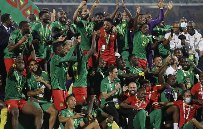 米哈游半夜气得睡不着，《绝区零》内部资料遭内鬼“爆破”