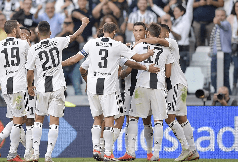 一个回3个T！2人被直接驱逐出场，判罚引热议