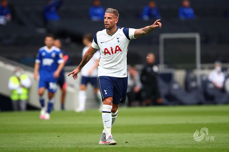 意甲第20轮，佛罗伦萨1-1米兰比赛中两位主帅均被红牌罚出，裁判报告已确认